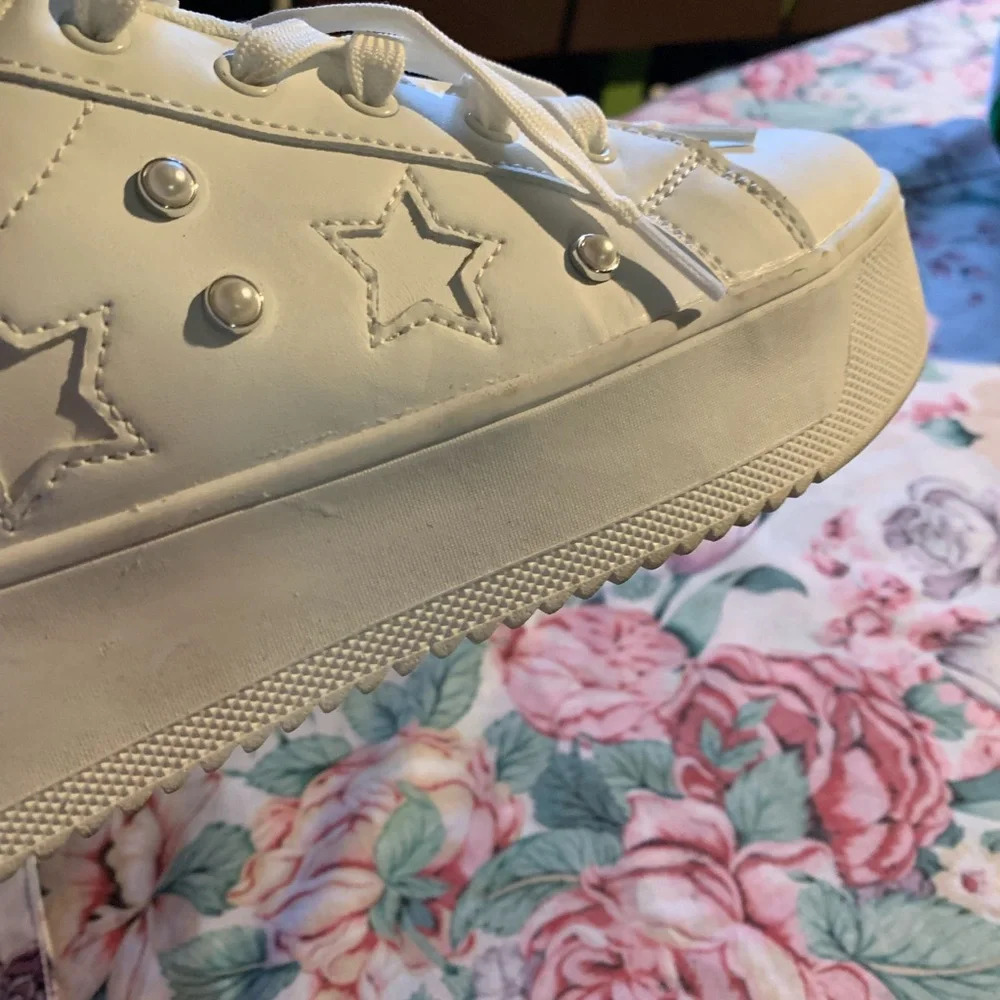 🎀SOLD🎀 Belows Memory Foam Women’s Sneakers Size 8 - Picture 5 of 9